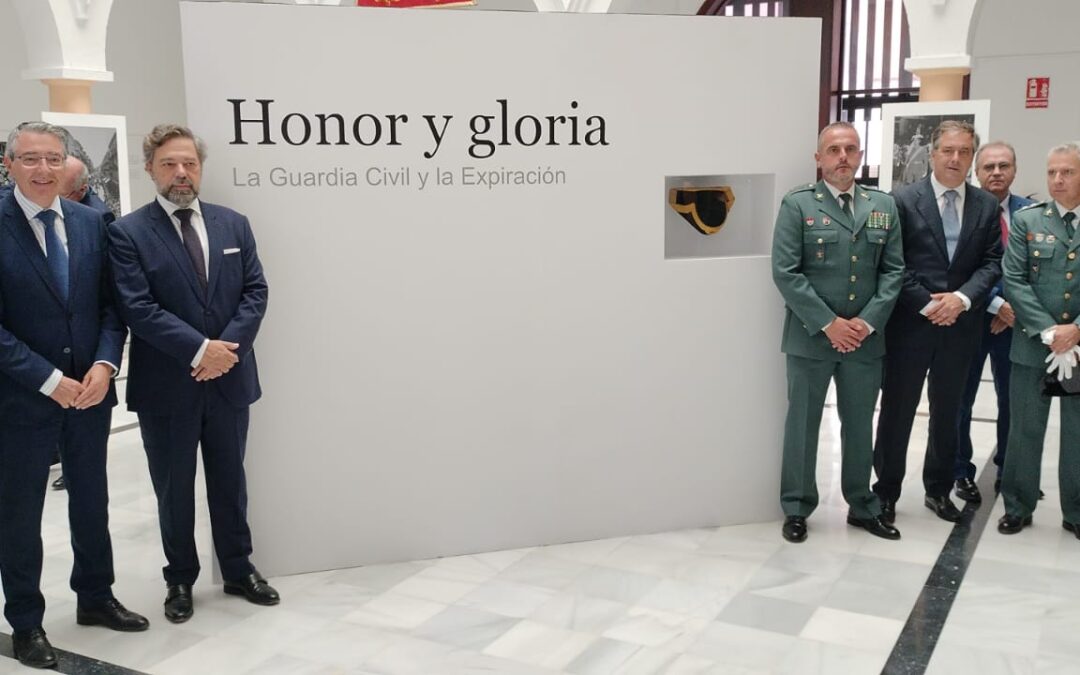 Exposición fotográfica sobre la Guardia Civil y la Archicofradía de la Expiración